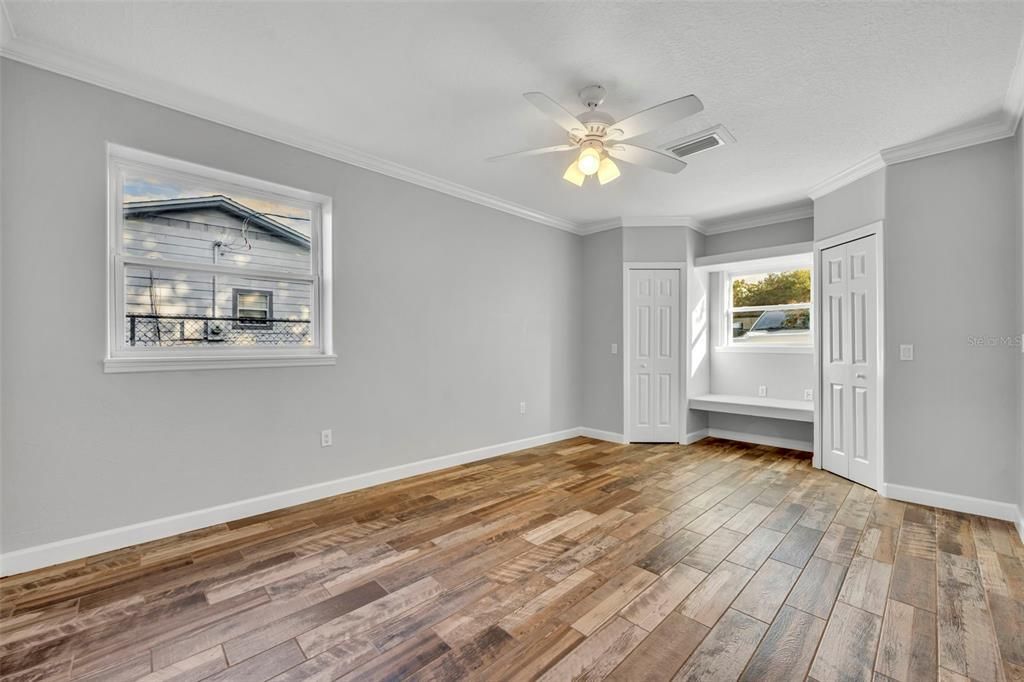 For Sale: $350,000 (4 beds, 2 baths, 1403 Square Feet)