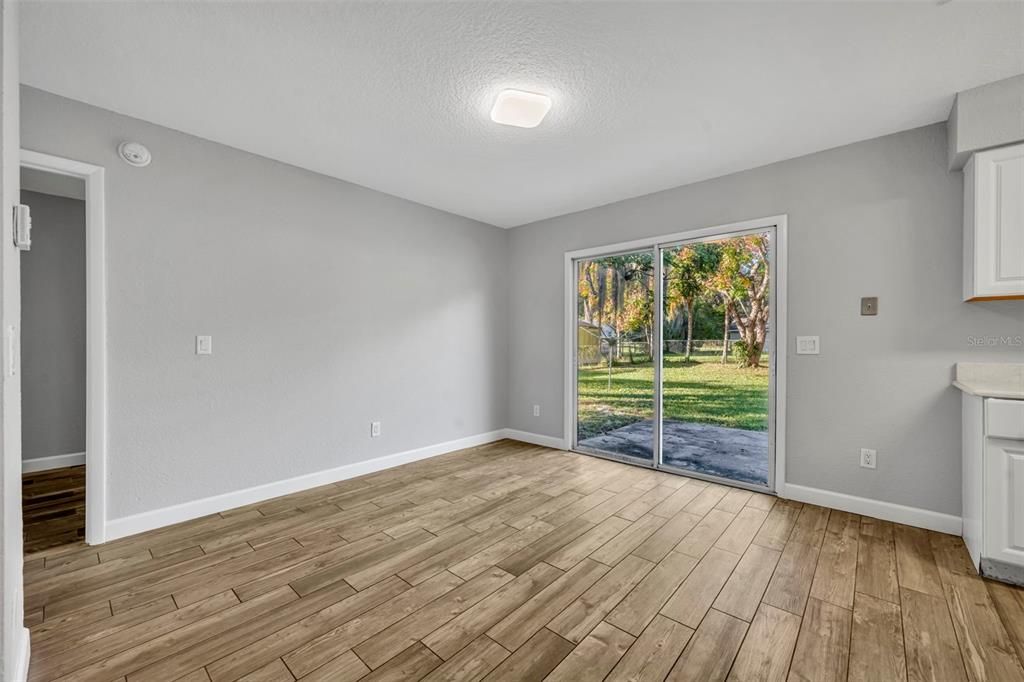 For Sale: $350,000 (4 beds, 2 baths, 1403 Square Feet)