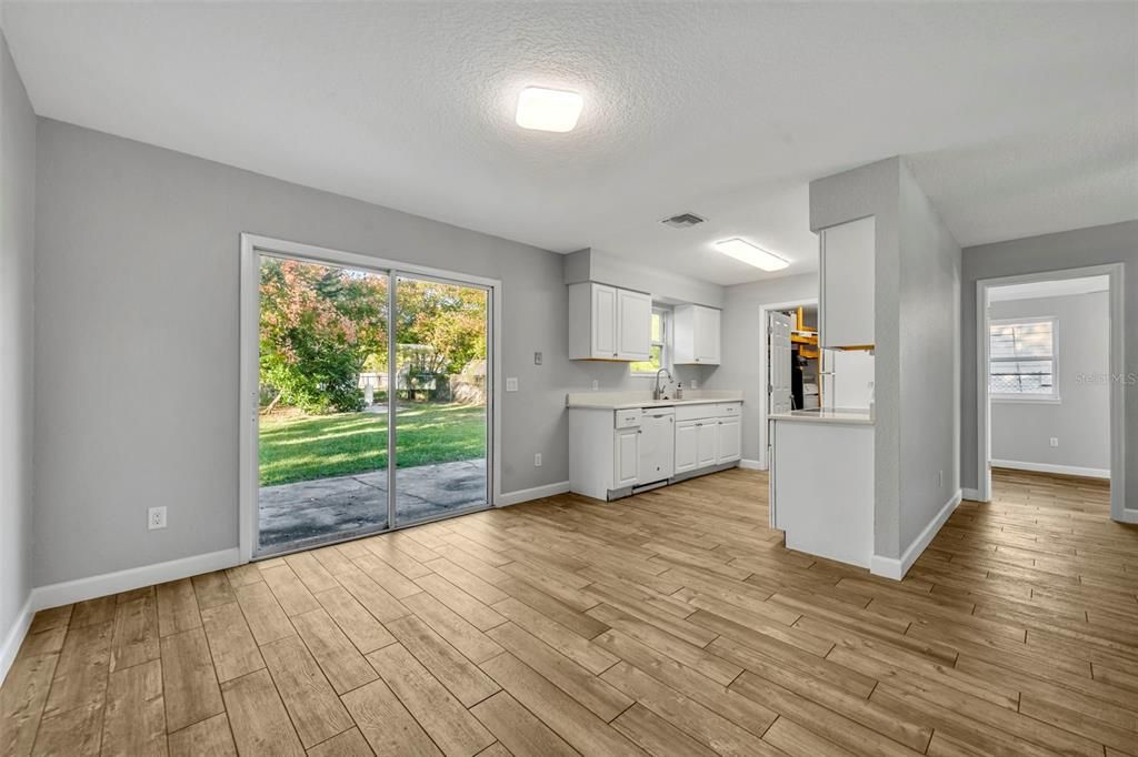 For Sale: $350,000 (4 beds, 2 baths, 1403 Square Feet)