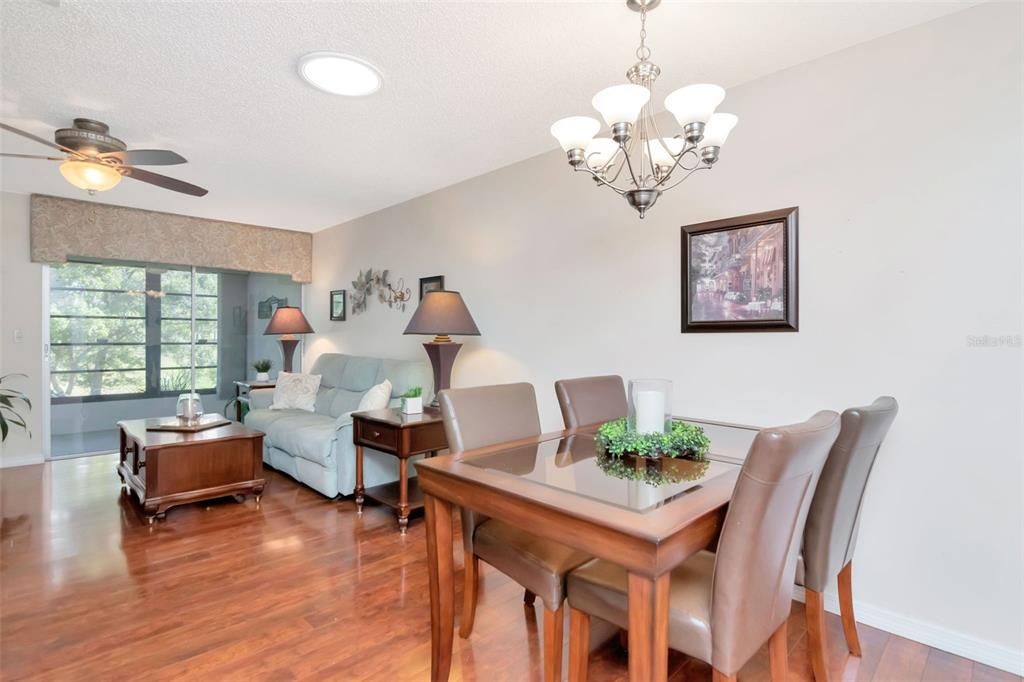 На продажу: $224,900 (2 спален, 2 ванн, 918 Квадратных фут)