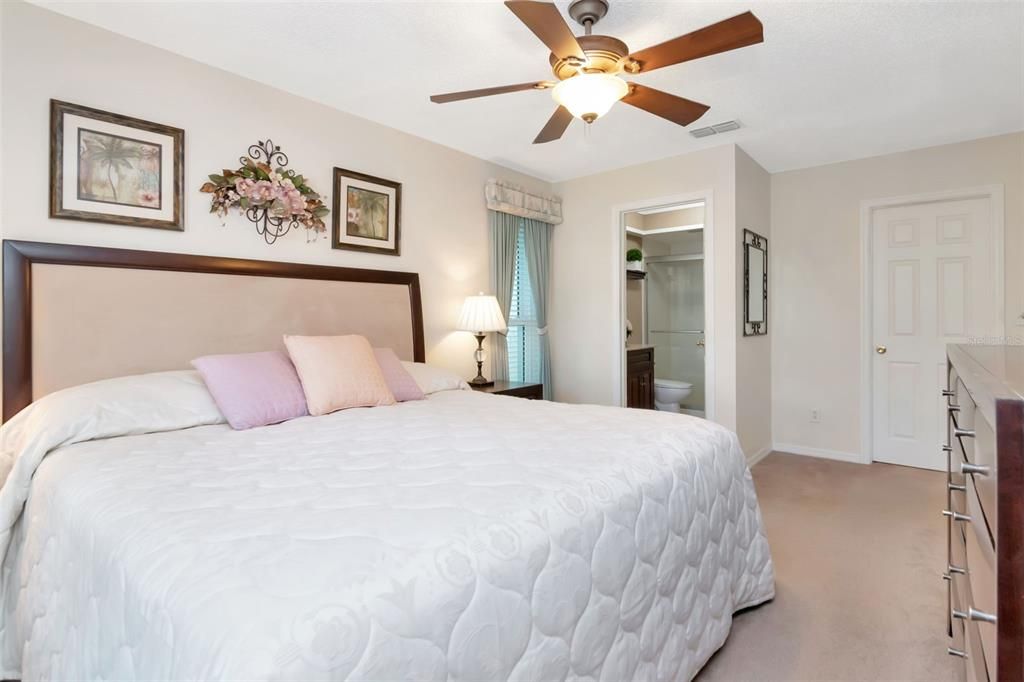 На продажу: $224,900 (2 спален, 2 ванн, 918 Квадратных фут)