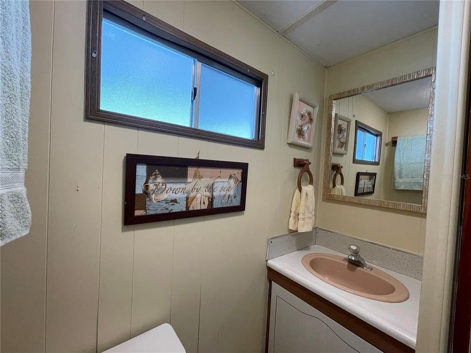 For Sale: $125,000 (2 beds, 2 baths, 880 Square Feet)