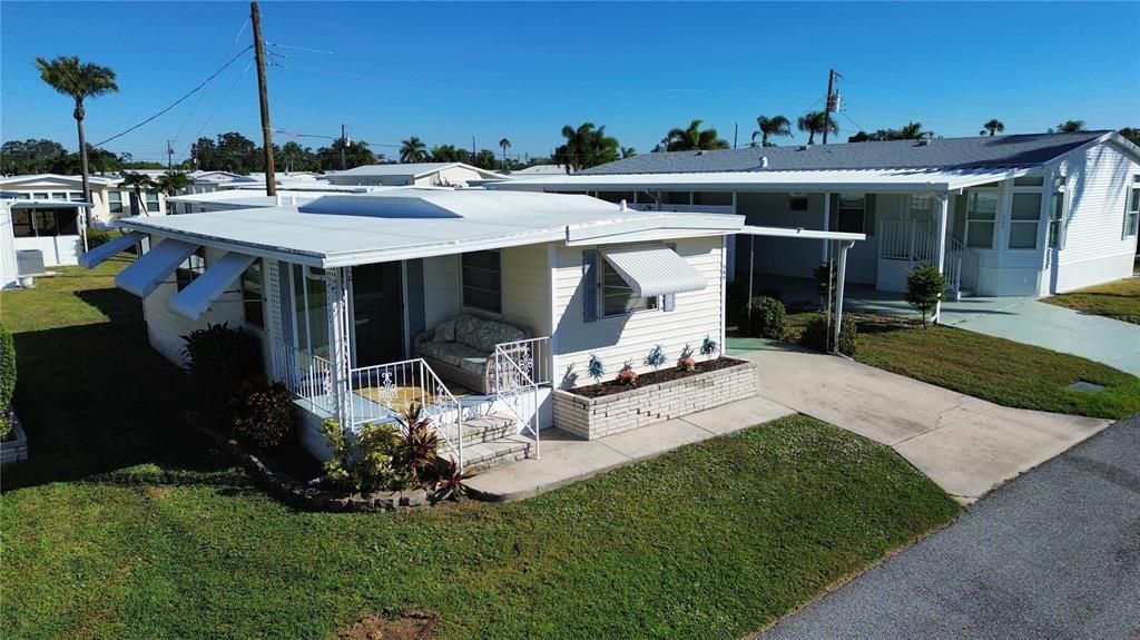 For Sale: $125,000 (2 beds, 2 baths, 880 Square Feet)