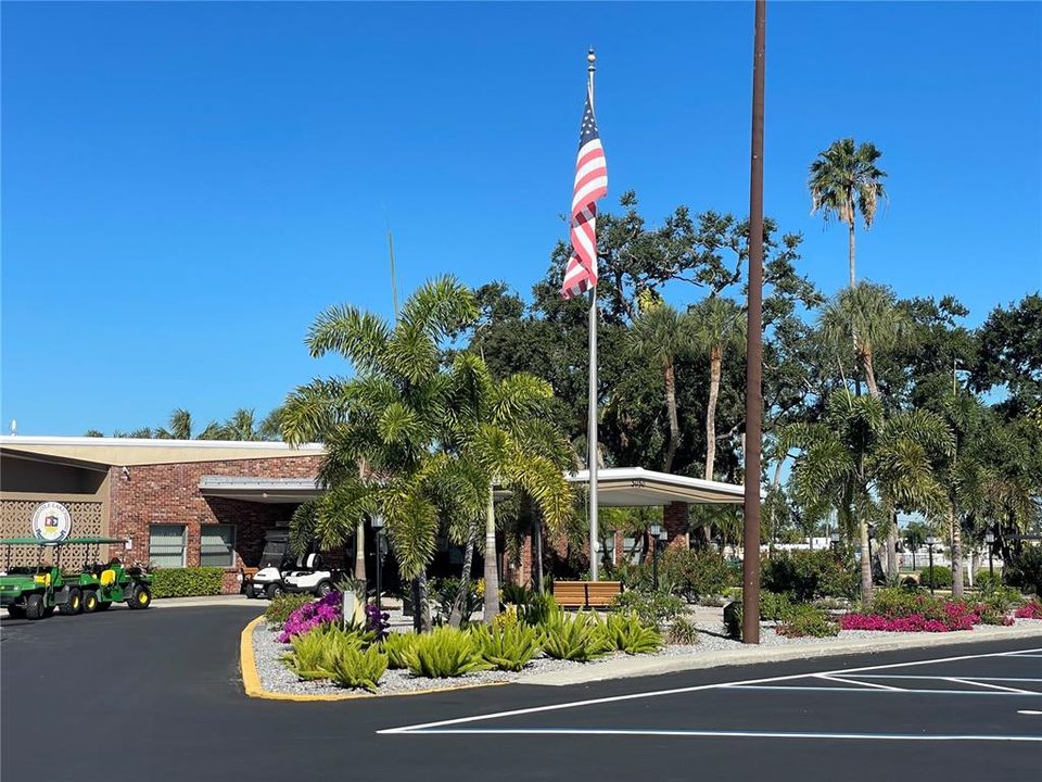 For Sale: $125,000 (2 beds, 2 baths, 880 Square Feet)