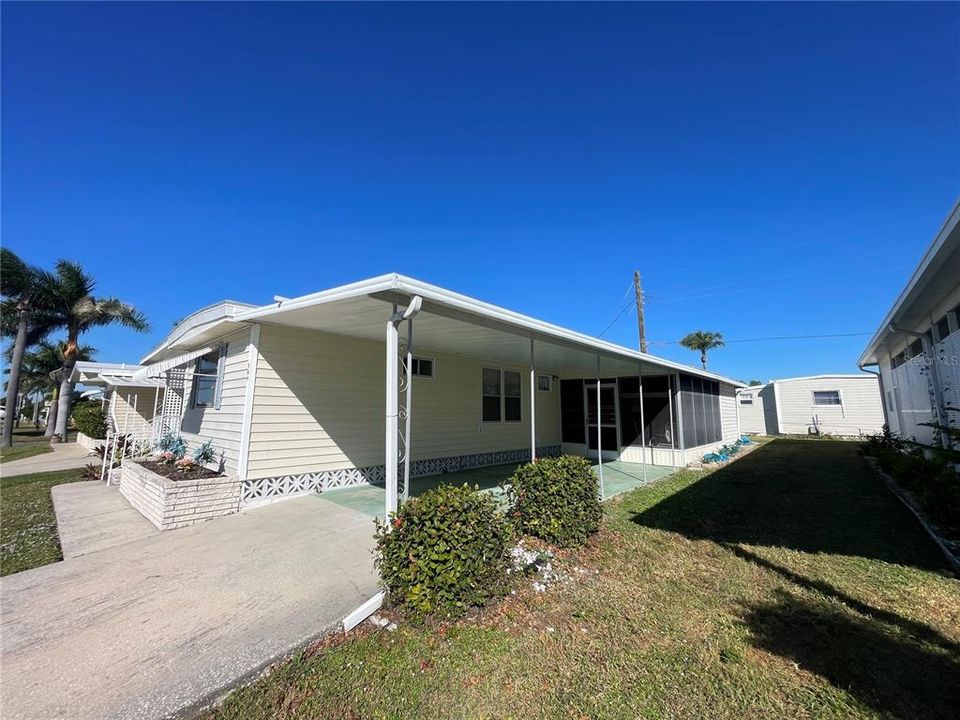 For Sale: $125,000 (2 beds, 2 baths, 880 Square Feet)