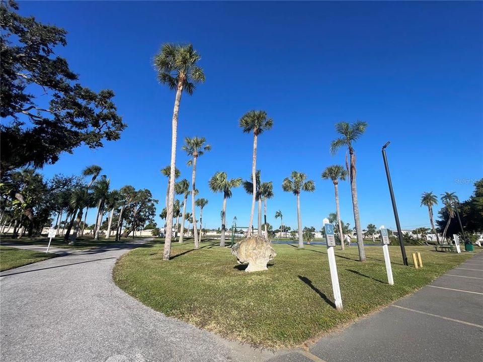 For Sale: $125,000 (2 beds, 2 baths, 880 Square Feet)