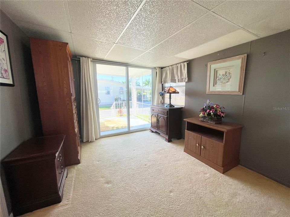 For Sale: $125,000 (2 beds, 2 baths, 880 Square Feet)