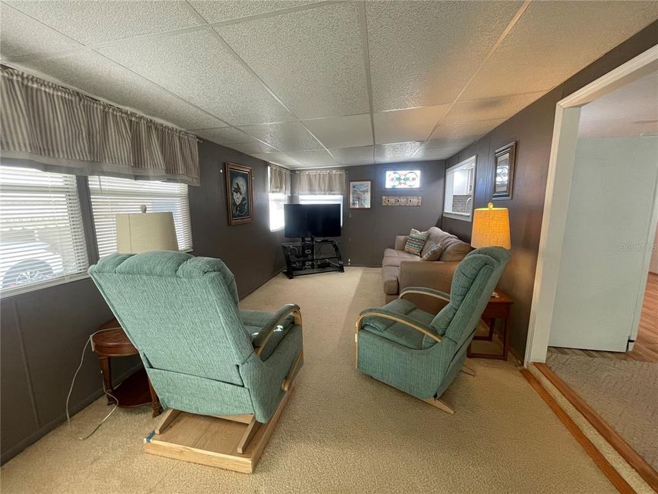 For Sale: $125,000 (2 beds, 2 baths, 880 Square Feet)