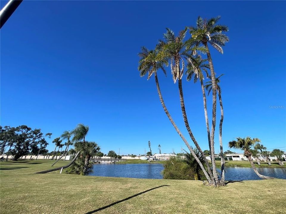 For Sale: $125,000 (2 beds, 2 baths, 880 Square Feet)