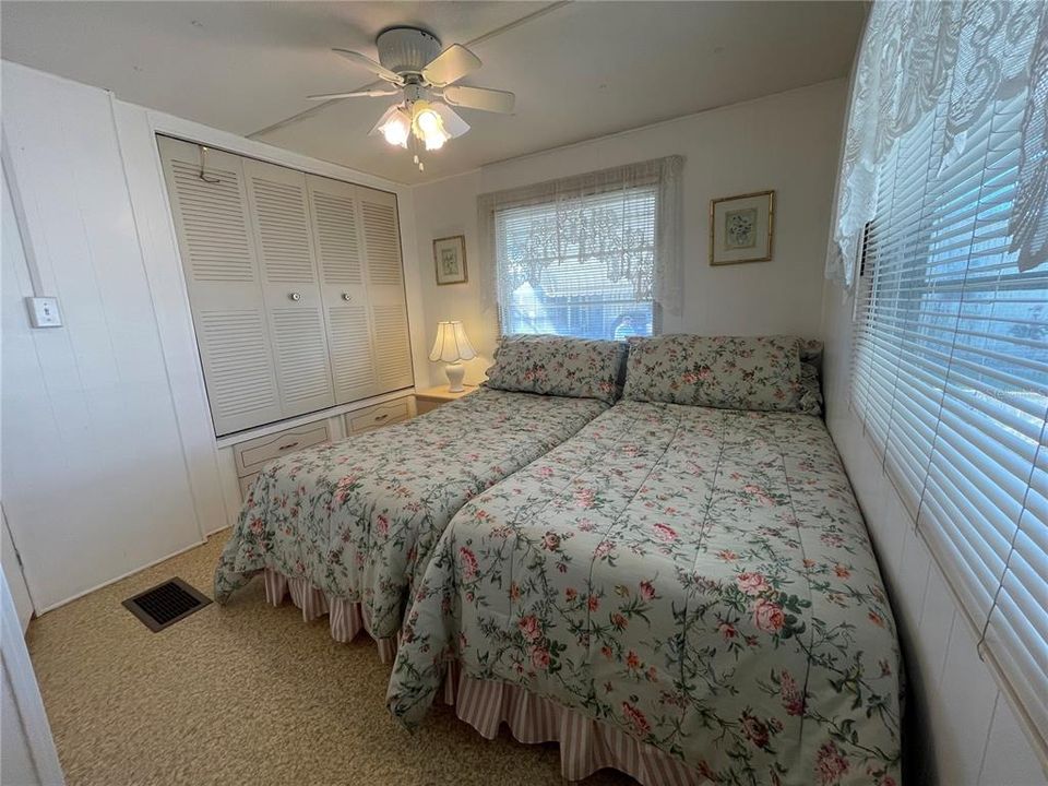 For Sale: $125,000 (2 beds, 2 baths, 880 Square Feet)