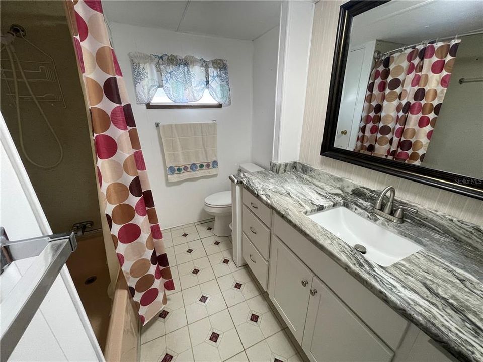 For Sale: $125,000 (2 beds, 2 baths, 880 Square Feet)