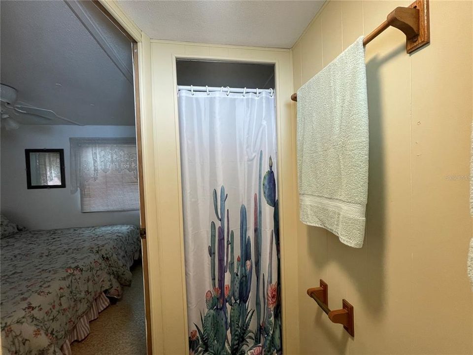 For Sale: $125,000 (2 beds, 2 baths, 880 Square Feet)