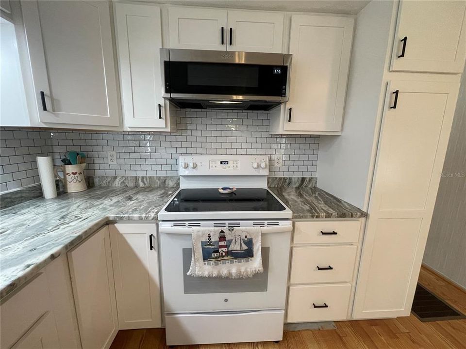 For Sale: $125,000 (2 beds, 2 baths, 880 Square Feet)