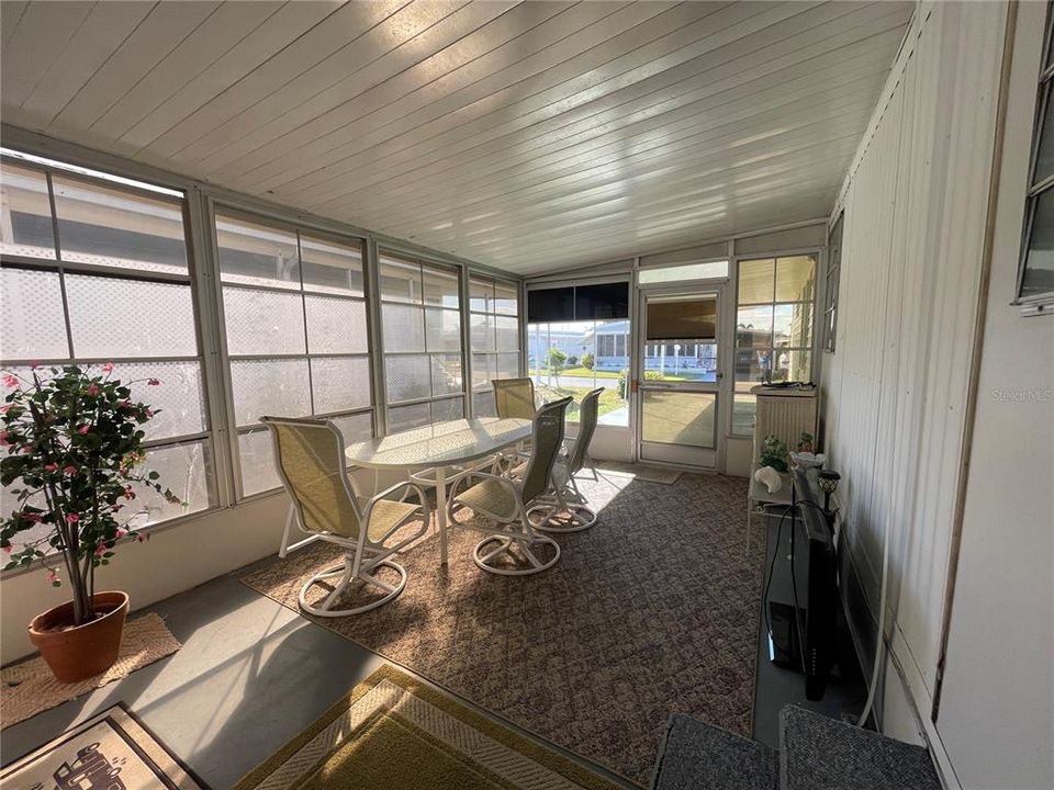 For Sale: $125,000 (2 beds, 2 baths, 880 Square Feet)