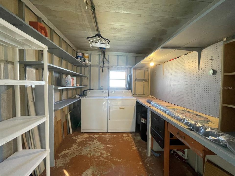 For Sale: $125,000 (2 beds, 2 baths, 880 Square Feet)