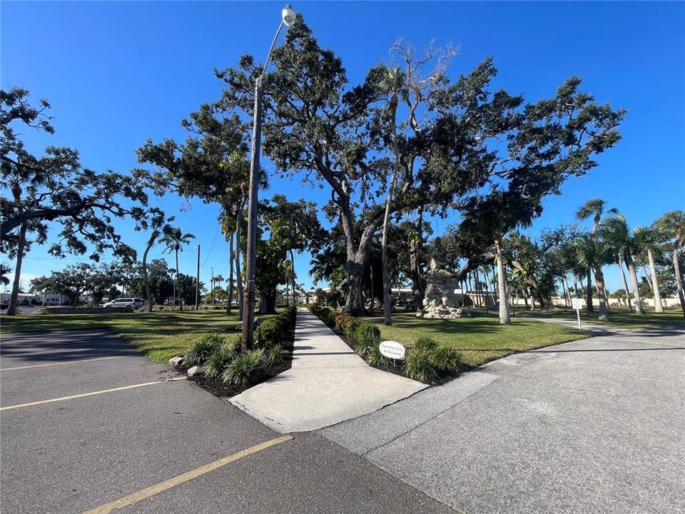 For Sale: $125,000 (2 beds, 2 baths, 880 Square Feet)