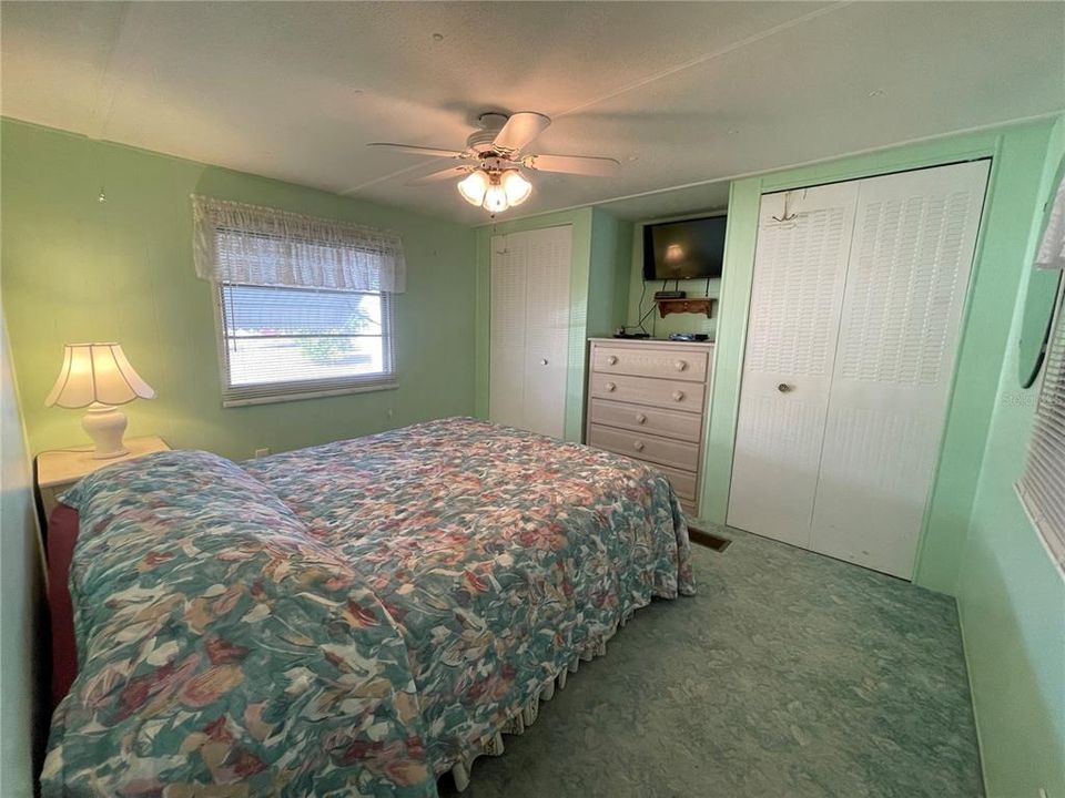 For Sale: $125,000 (2 beds, 2 baths, 880 Square Feet)