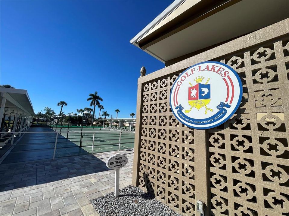 For Sale: $125,000 (2 beds, 2 baths, 880 Square Feet)