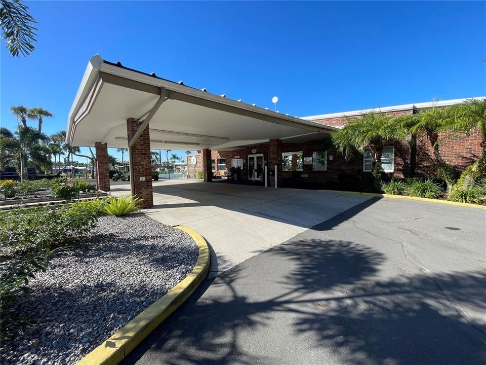 For Sale: $125,000 (2 beds, 2 baths, 880 Square Feet)