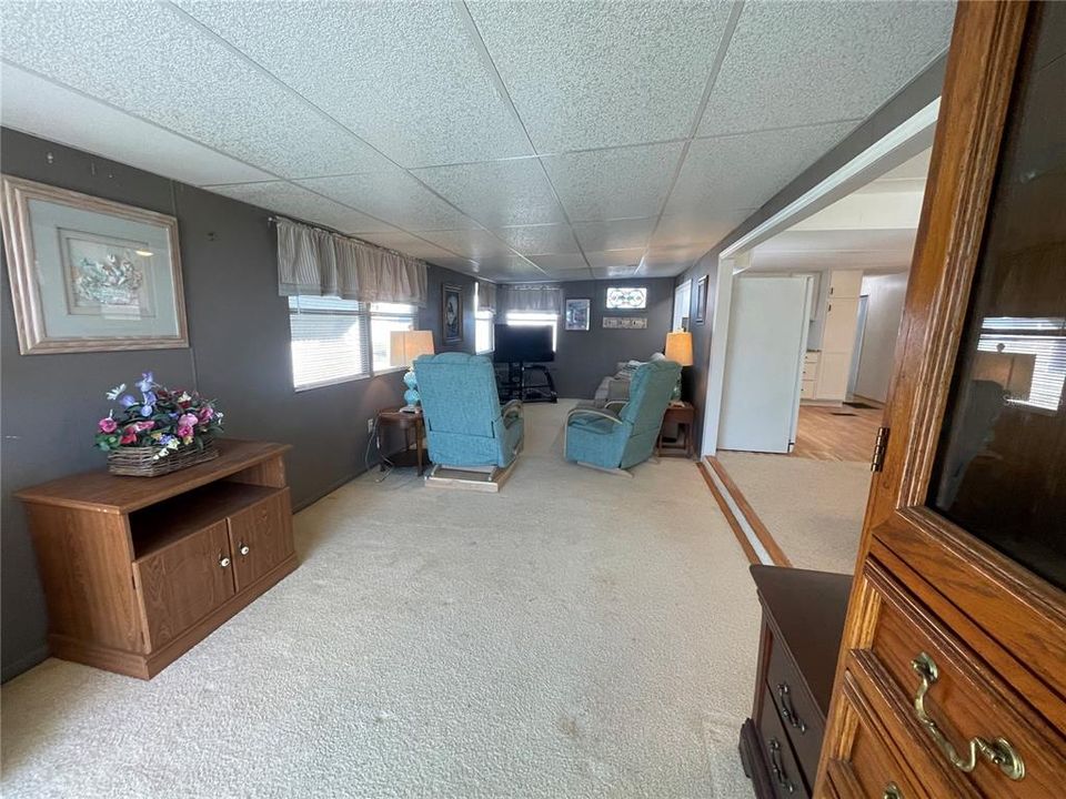 For Sale: $125,000 (2 beds, 2 baths, 880 Square Feet)