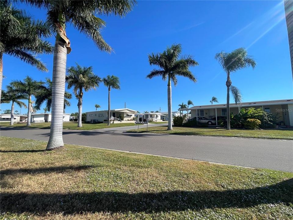 For Sale: $125,000 (2 beds, 2 baths, 880 Square Feet)