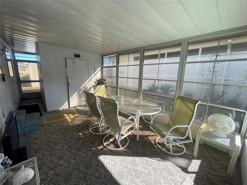 For Sale: $125,000 (2 beds, 2 baths, 880 Square Feet)