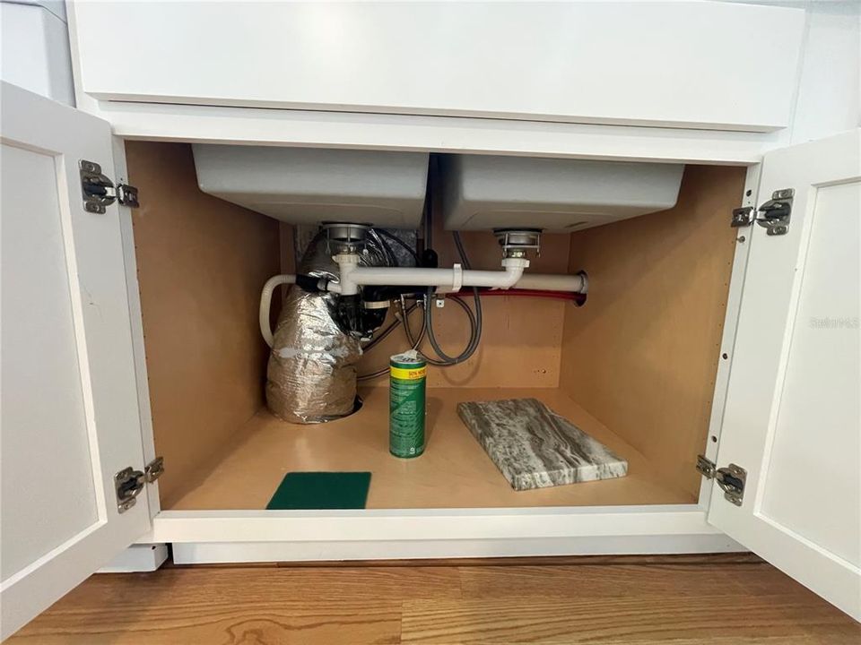 For Sale: $125,000 (2 beds, 2 baths, 880 Square Feet)