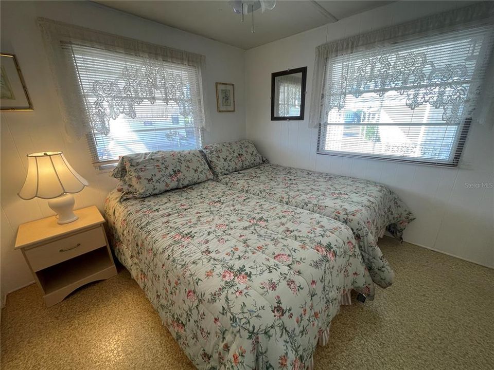 For Sale: $125,000 (2 beds, 2 baths, 880 Square Feet)