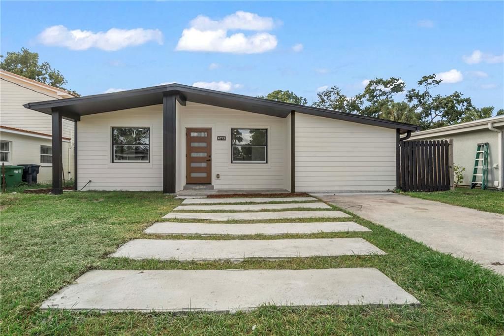 For Sale: $450,000 (4 beds, 3 baths, 1300 Square Feet)