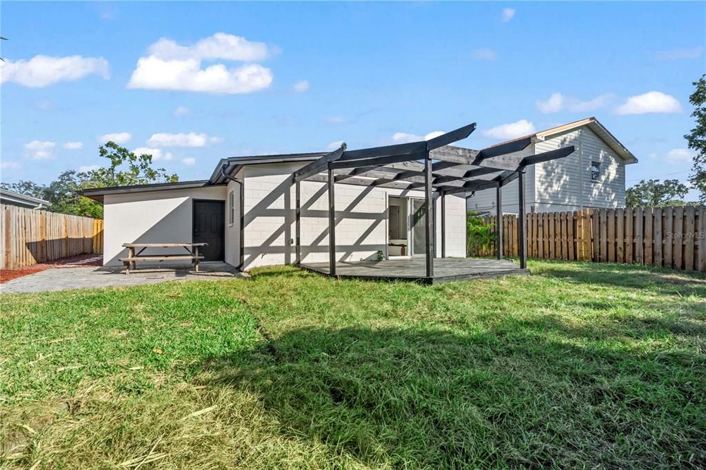 For Sale: $450,000 (4 beds, 3 baths, 1300 Square Feet)