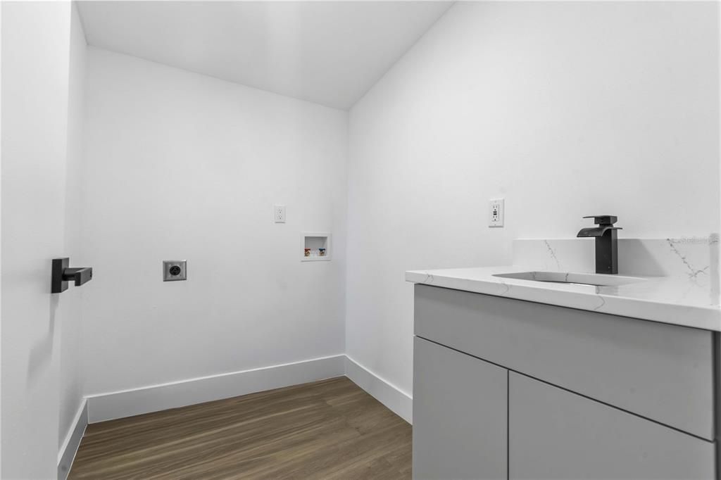 For Sale: $450,000 (4 beds, 3 baths, 1300 Square Feet)