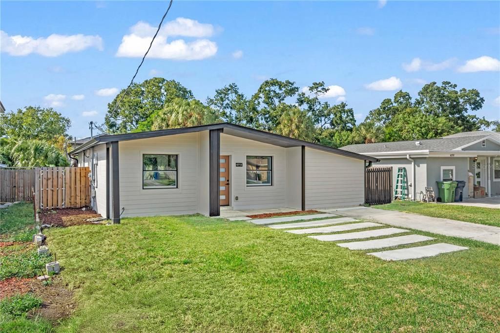 For Sale: $450,000 (4 beds, 3 baths, 1300 Square Feet)