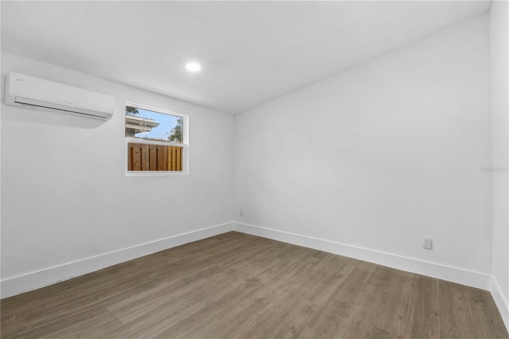 For Sale: $450,000 (4 beds, 3 baths, 1300 Square Feet)