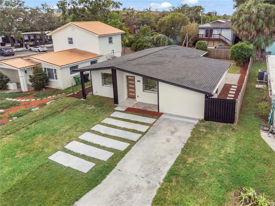 For Sale: $450,000 (4 beds, 3 baths, 1300 Square Feet)