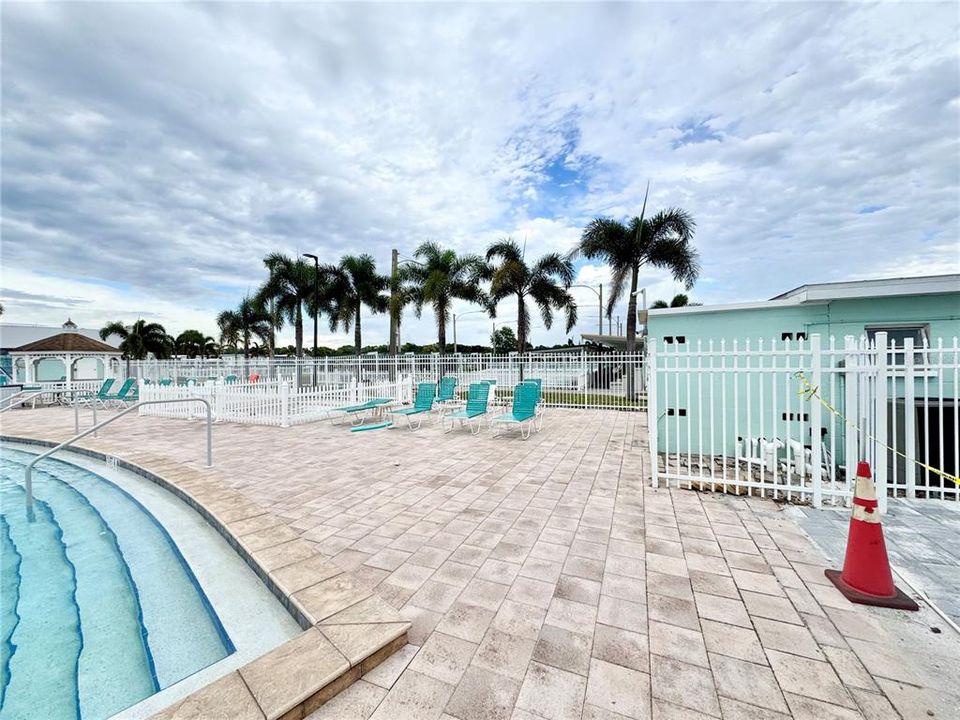 待售: $174,900 (2 贝兹, 2 浴室, 600 平方英尺)