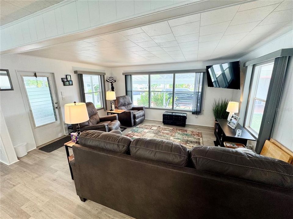 待售: $174,900 (2 贝兹, 2 浴室, 600 平方英尺)