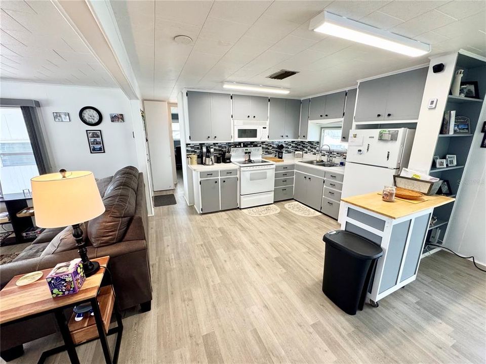 待售: $174,900 (2 贝兹, 2 浴室, 600 平方英尺)