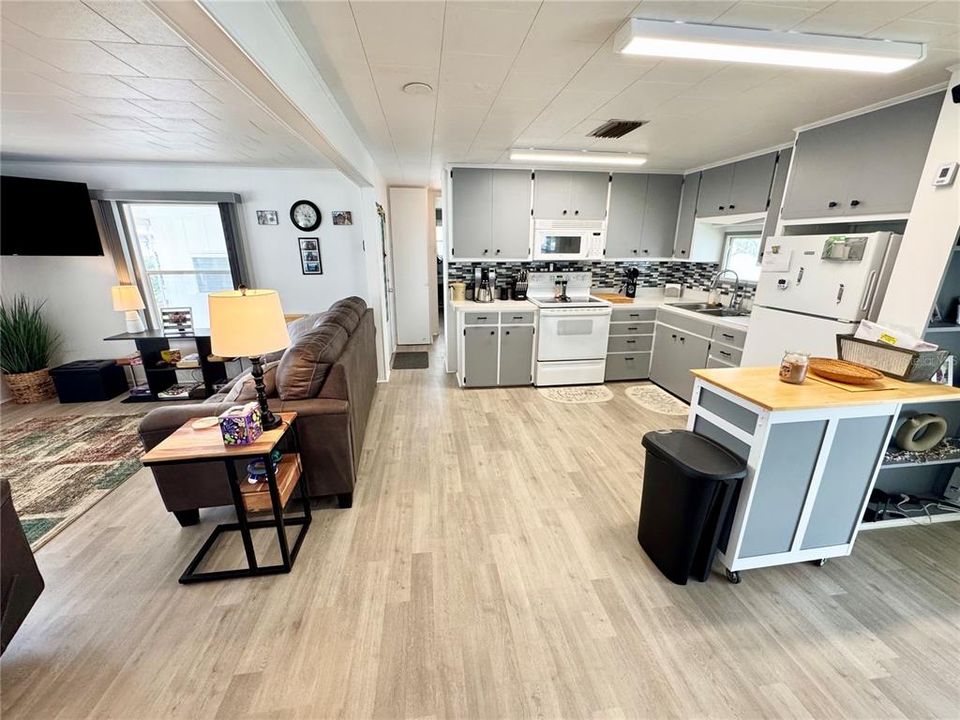 待售: $174,900 (2 贝兹, 2 浴室, 600 平方英尺)