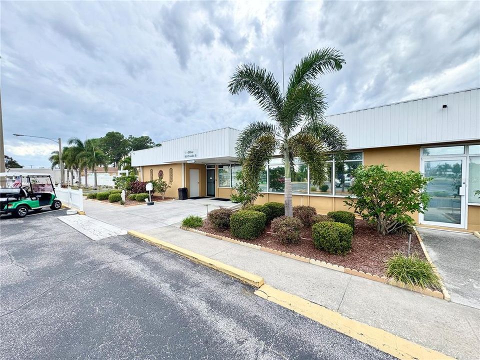 待售: $174,900 (2 贝兹, 2 浴室, 600 平方英尺)