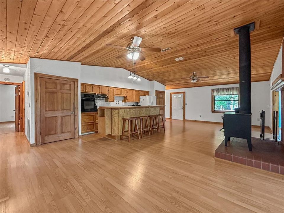 Active With Contract: $525,000 (2 beds, 2 baths, 1500 Square Feet)