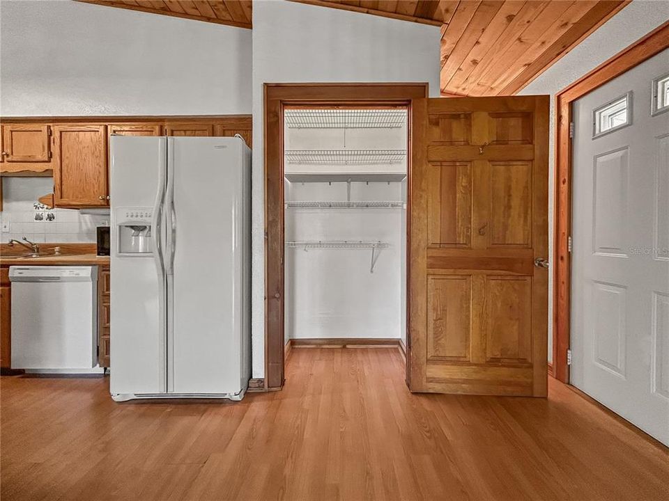 Active With Contract: $525,000 (2 beds, 2 baths, 1500 Square Feet)