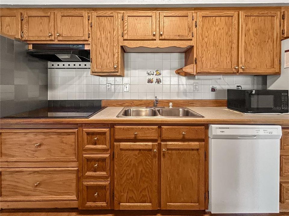 Active With Contract: $525,000 (2 beds, 2 baths, 1500 Square Feet)