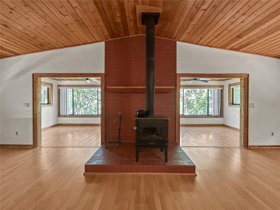 Active With Contract: $525,000 (2 beds, 2 baths, 1500 Square Feet)