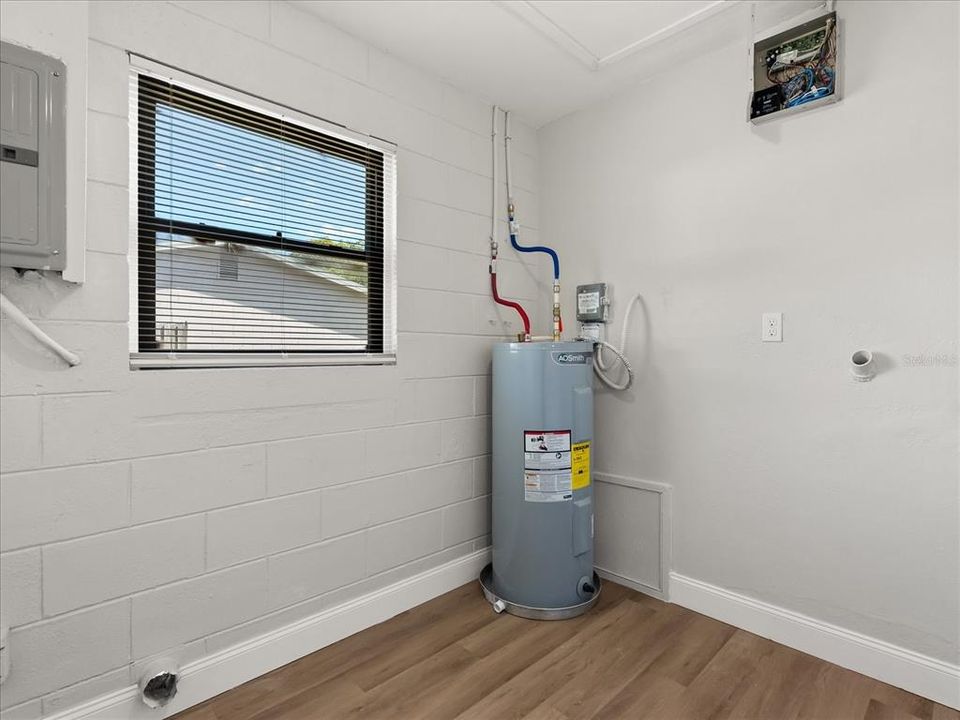 For Sale: $309,000 (3 beds, 1 baths, 1225 Square Feet)