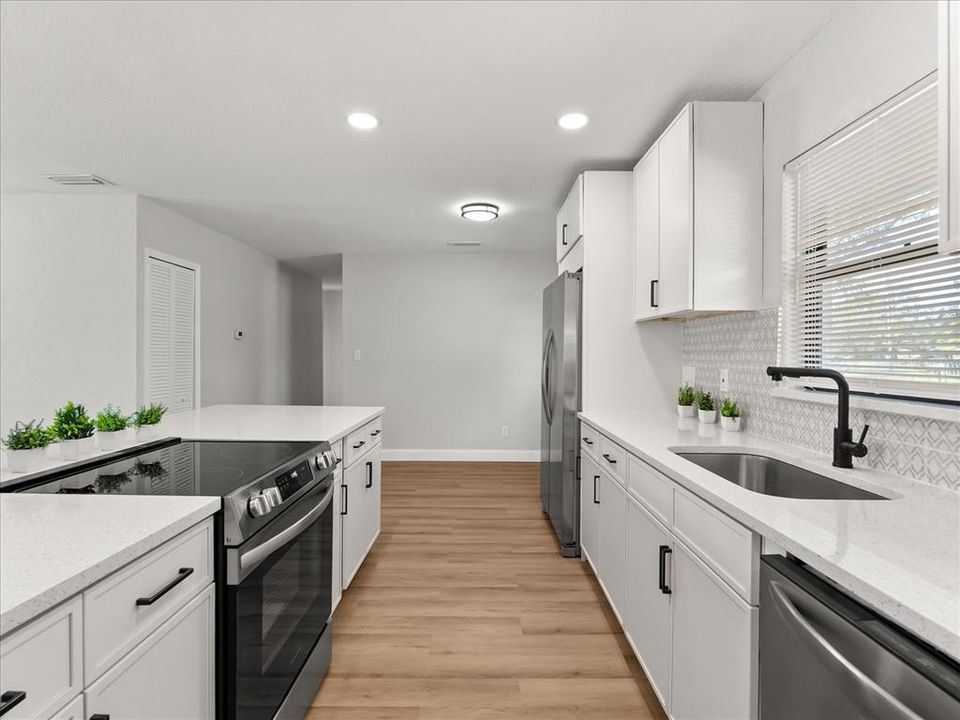 For Sale: $309,000 (3 beds, 1 baths, 1225 Square Feet)