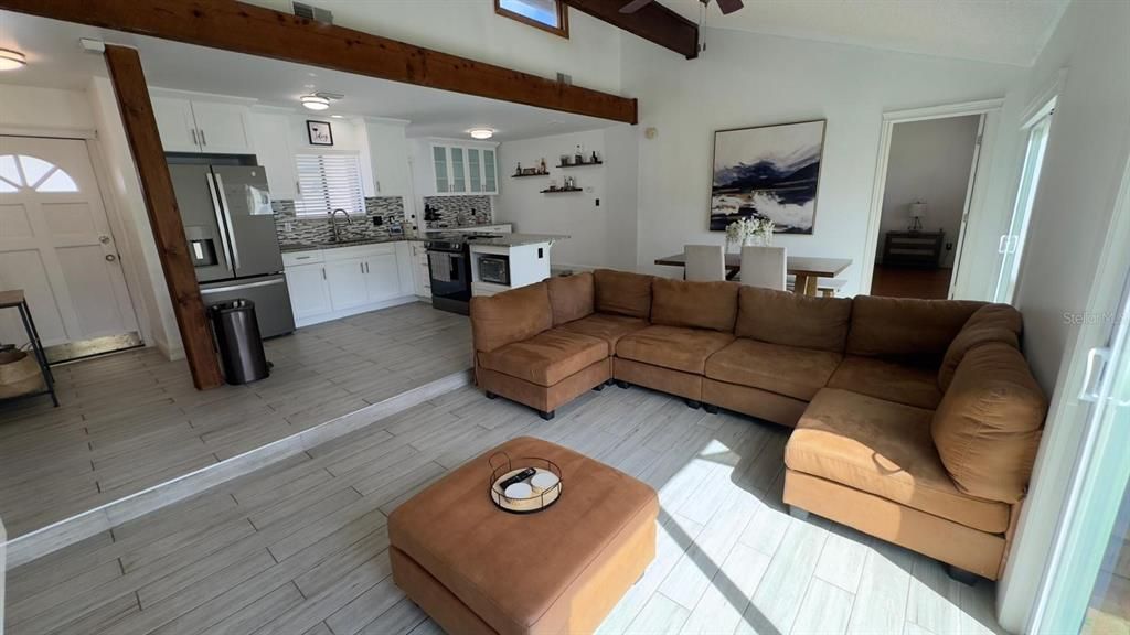 出租: $2,400 (3 贝兹, 2 浴室, 1299 平方英尺)