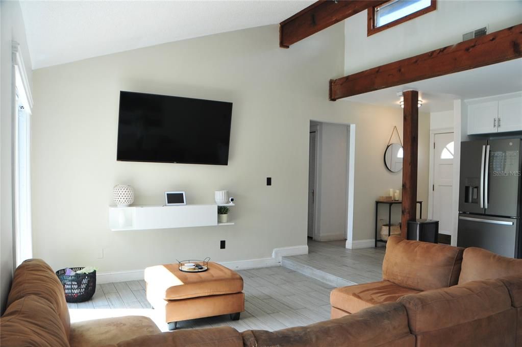 出租: $2,400 (3 贝兹, 2 浴室, 1299 平方英尺)