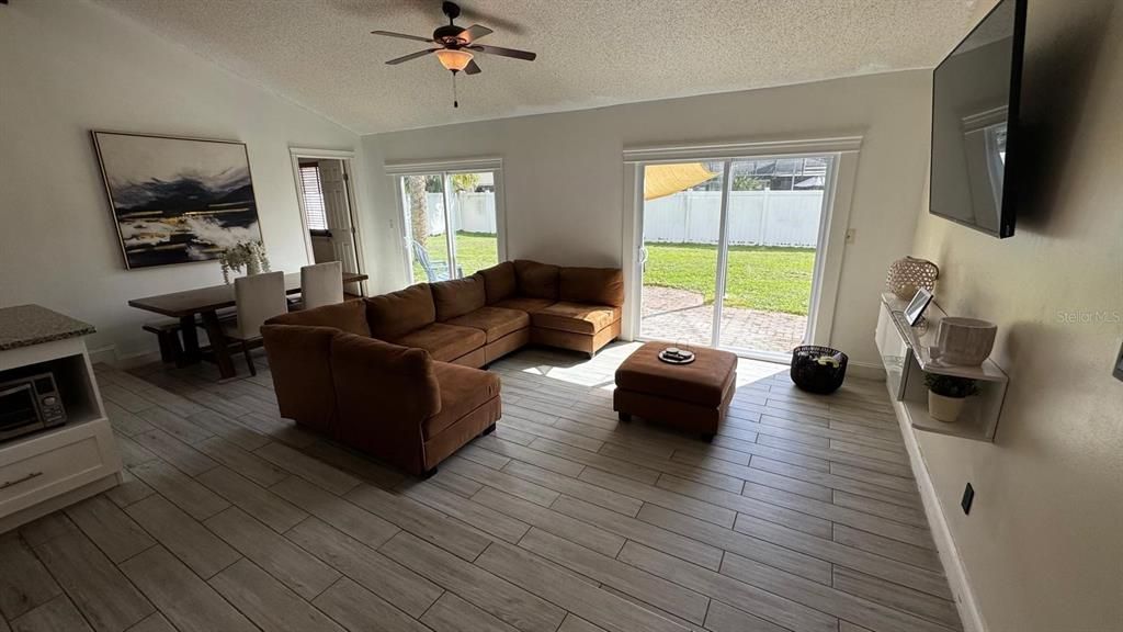 出租: $2,400 (3 贝兹, 2 浴室, 1299 平方英尺)