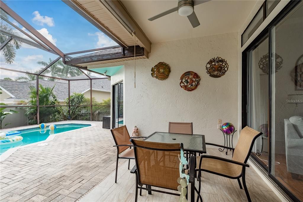 合同活跃: $499,000 (3 贝兹, 2 浴室, 1631 平方英尺)