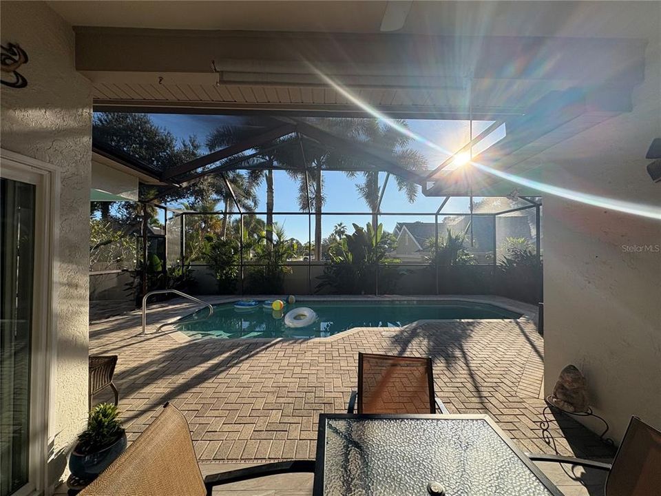 合同活跃: $499,000 (3 贝兹, 2 浴室, 1631 平方英尺)